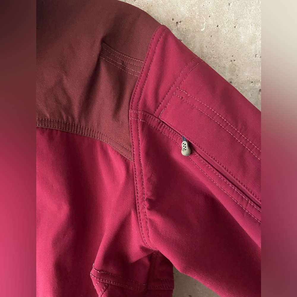 Patagonia Women’s Jacket with Fleece Interior - Picture 9 of 16